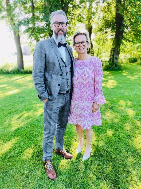 Landhochzeit mit schönen Gästen.